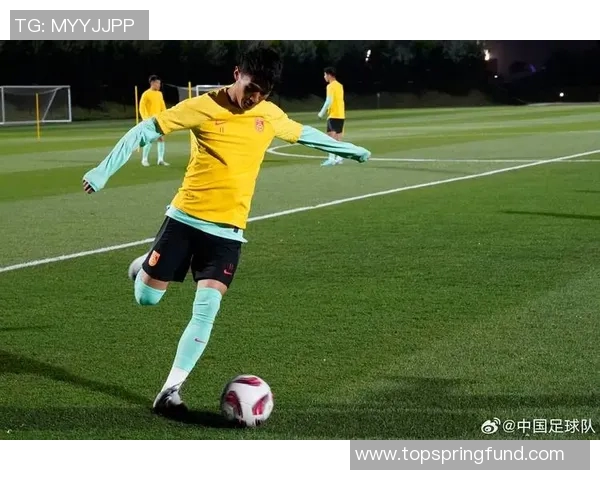 国足8号球衣背后的足球明星故事与荣耀之路