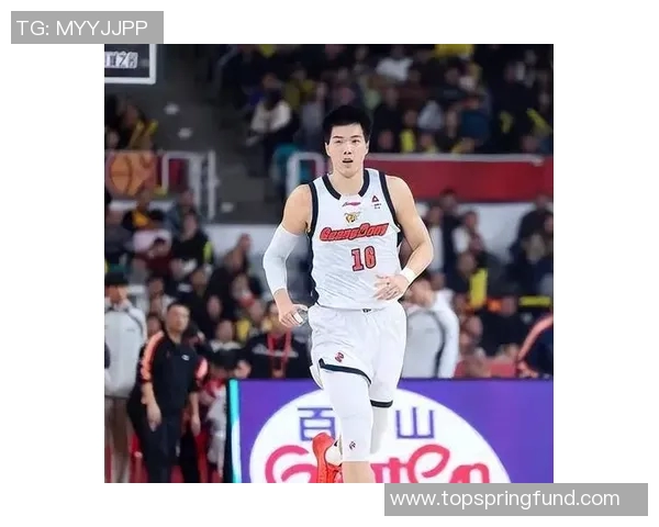 CCTV5直播上海队对决广东队精彩赛事分析与球员表现点评