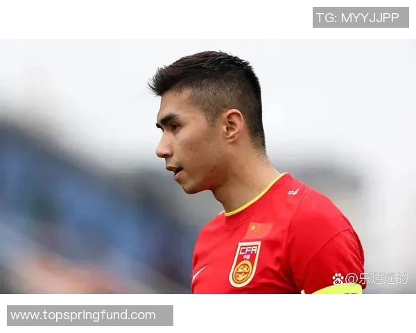 揭秘大鼻子足球明星的真实身份与传奇经历